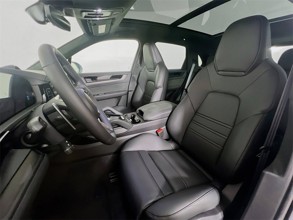 New 2026 Porsche Cayenne GTS image 5