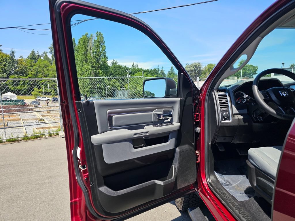 Used 2019 RAM 1500 Classic SLT AWD/4WD image 18