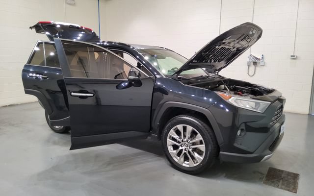 Used 2019 Toyota RAV4 Limited w/ Advanced Technology Package AWD/4WD image 11