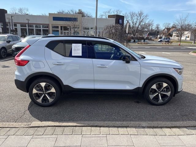 Used 2025 Volvo XC40 B5 Plus AWD/4WD image 6