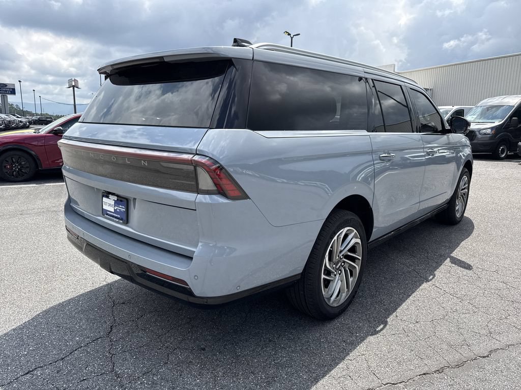 Used 2025 Lincoln Navigator L Reserve AWD/4WD image 7