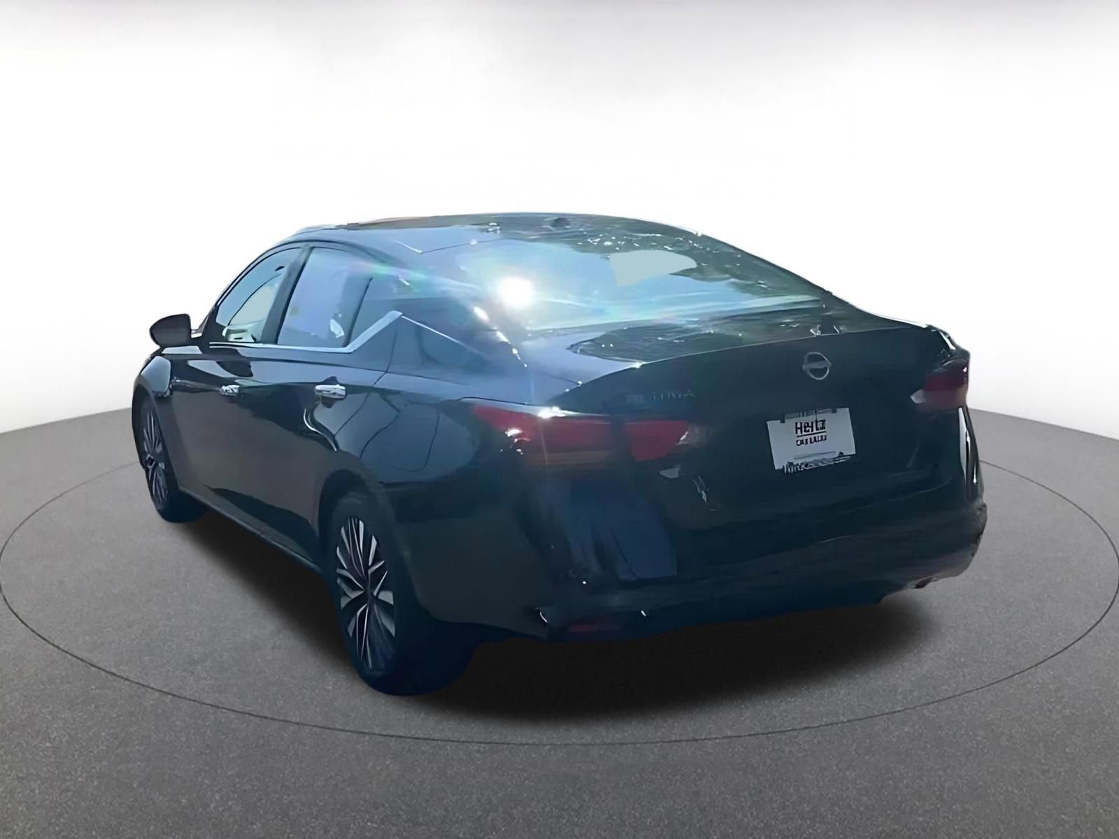 Used 2025 Nissan Altima 2.5 SV image 11