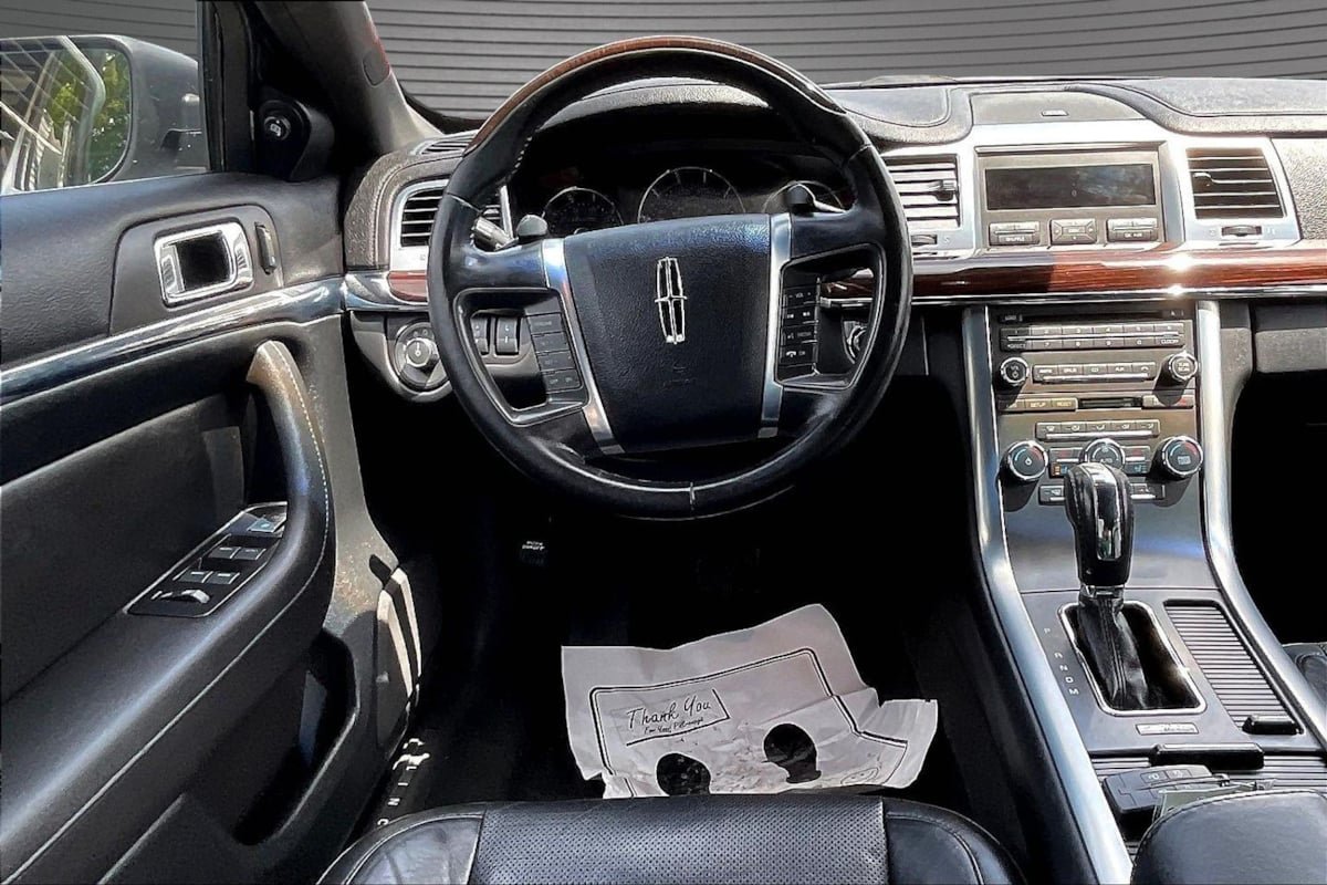 Used 2010 Lincoln MKS FWD image 8