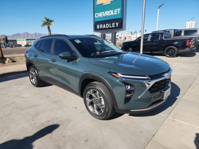 New 2026 Chevrolet Trax LT w/ Driver Confidence Package image 2