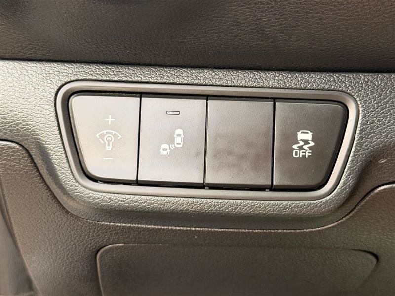 Used 2023 Kia Forte LXS w/ LXS Technology Package FWD image 18