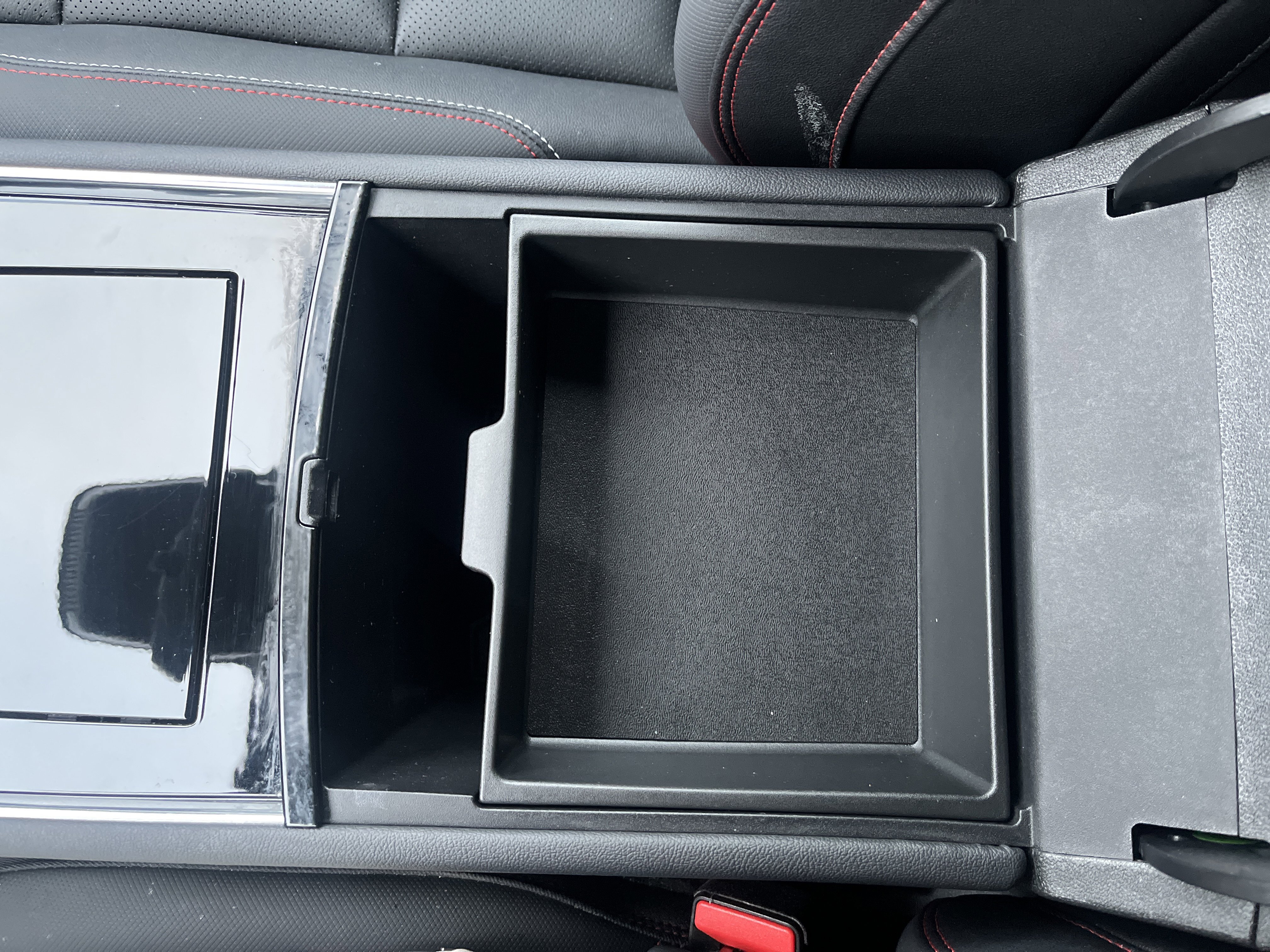 Used 2024 Chevrolet Traverse RS w/ LPO, Floor Liner Package image 37