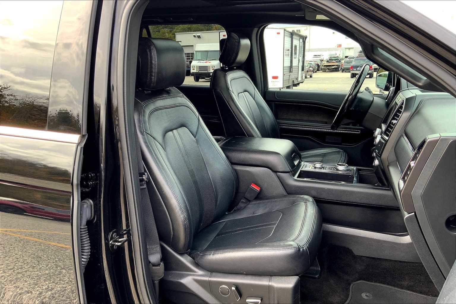 Used 2018 Ford Expedition Limited image 7