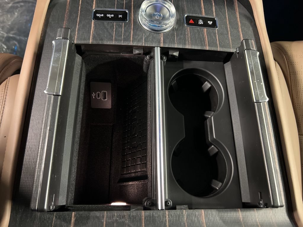 New 2026 Lincoln Navigator Black Label AWD/4WD image 17