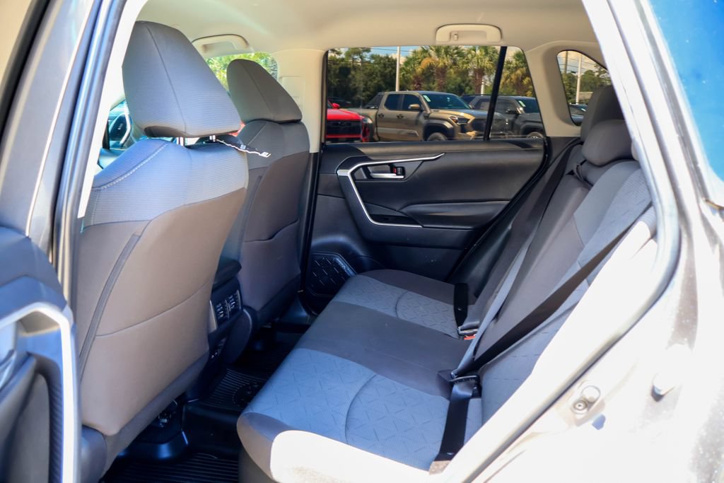 Used 2025 Toyota RAV4 XLE AWD/4WD image 11