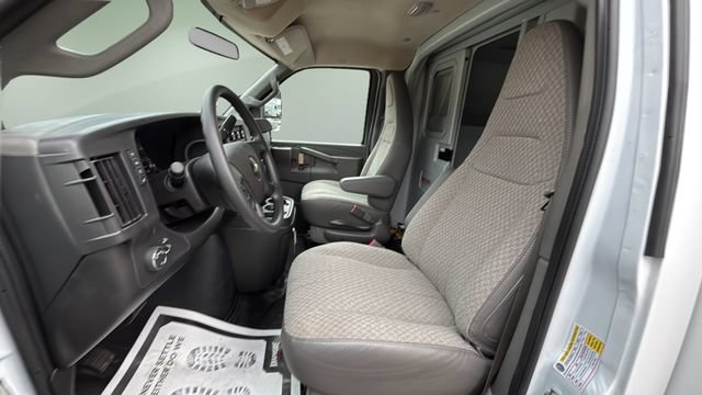 New 2025 Chevrolet Express 3500 w/ Power Convenience Package RWD image 27