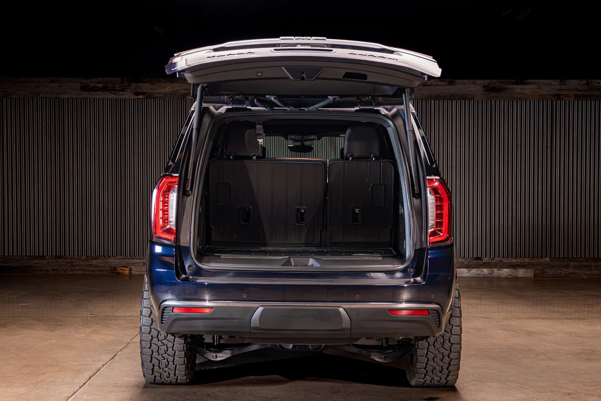 Used 2024 GMC Yukon Denali Ultimate AWD/4WD image 8