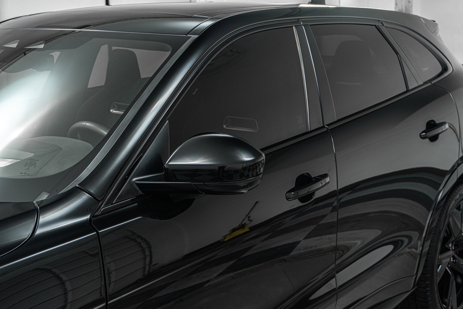 Used 2023 Jaguar F-PACE SVR image 34