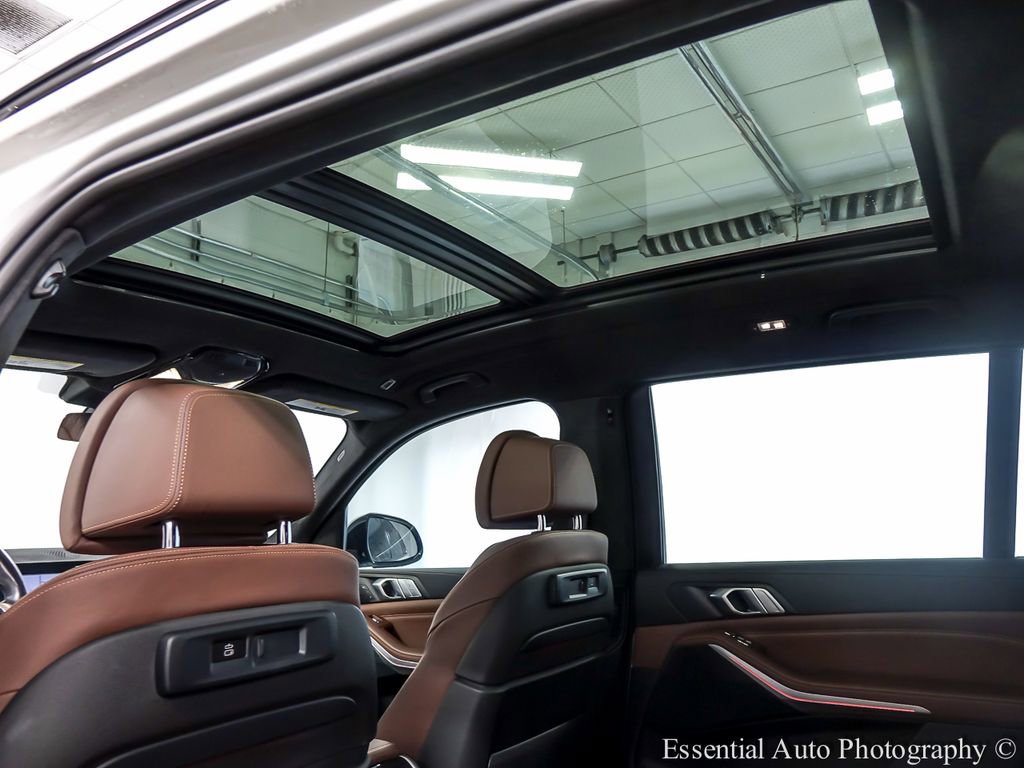 Used 2022 BMW X7 xDrive40i w/ M Sport Package AWD/4WD image 18