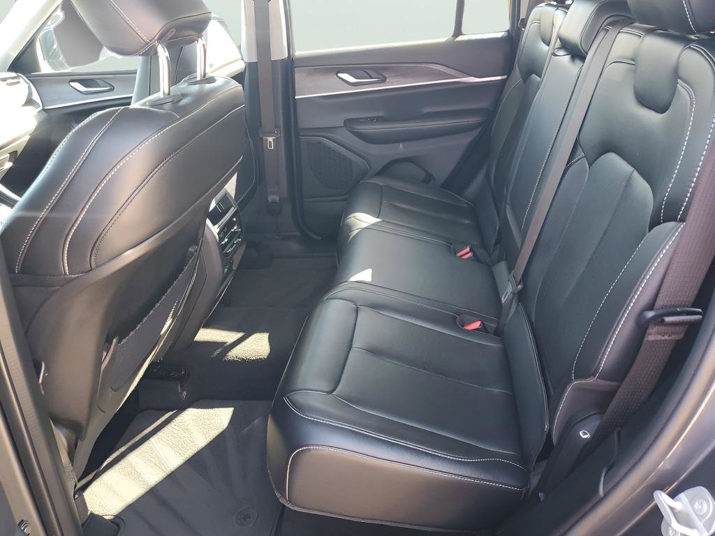 Used 2024 Jeep Grand Cherokee Limited image 20