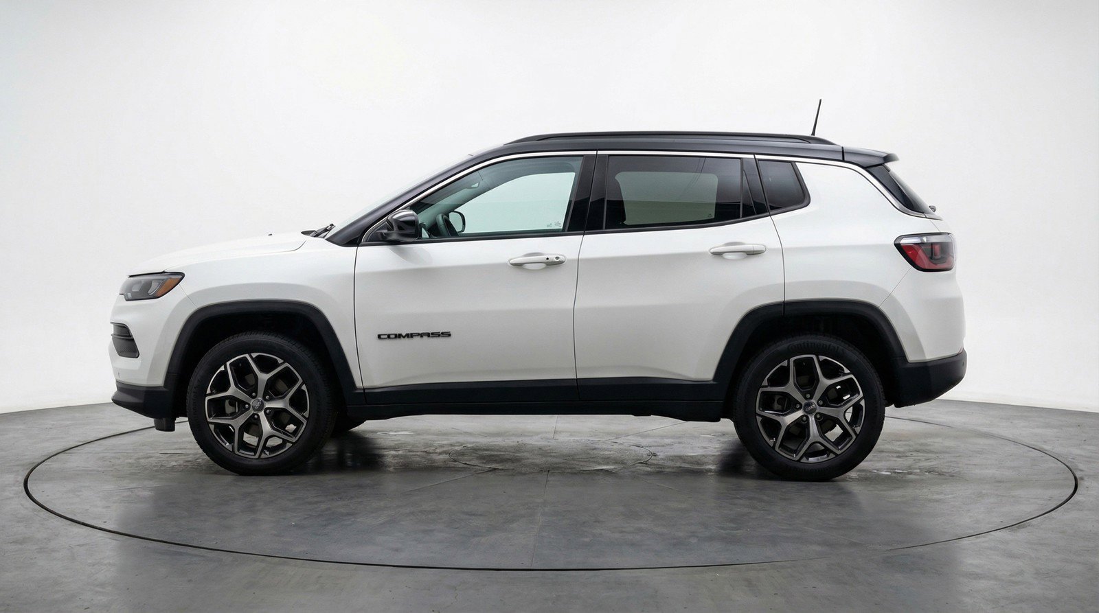 Used 2025 Jeep Compass Limited AWD/4WD image 5