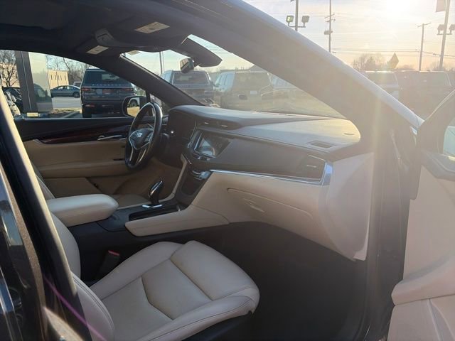 Used 2018 Cadillac XT5 Luxury w/ Driver Awareness Package image 41