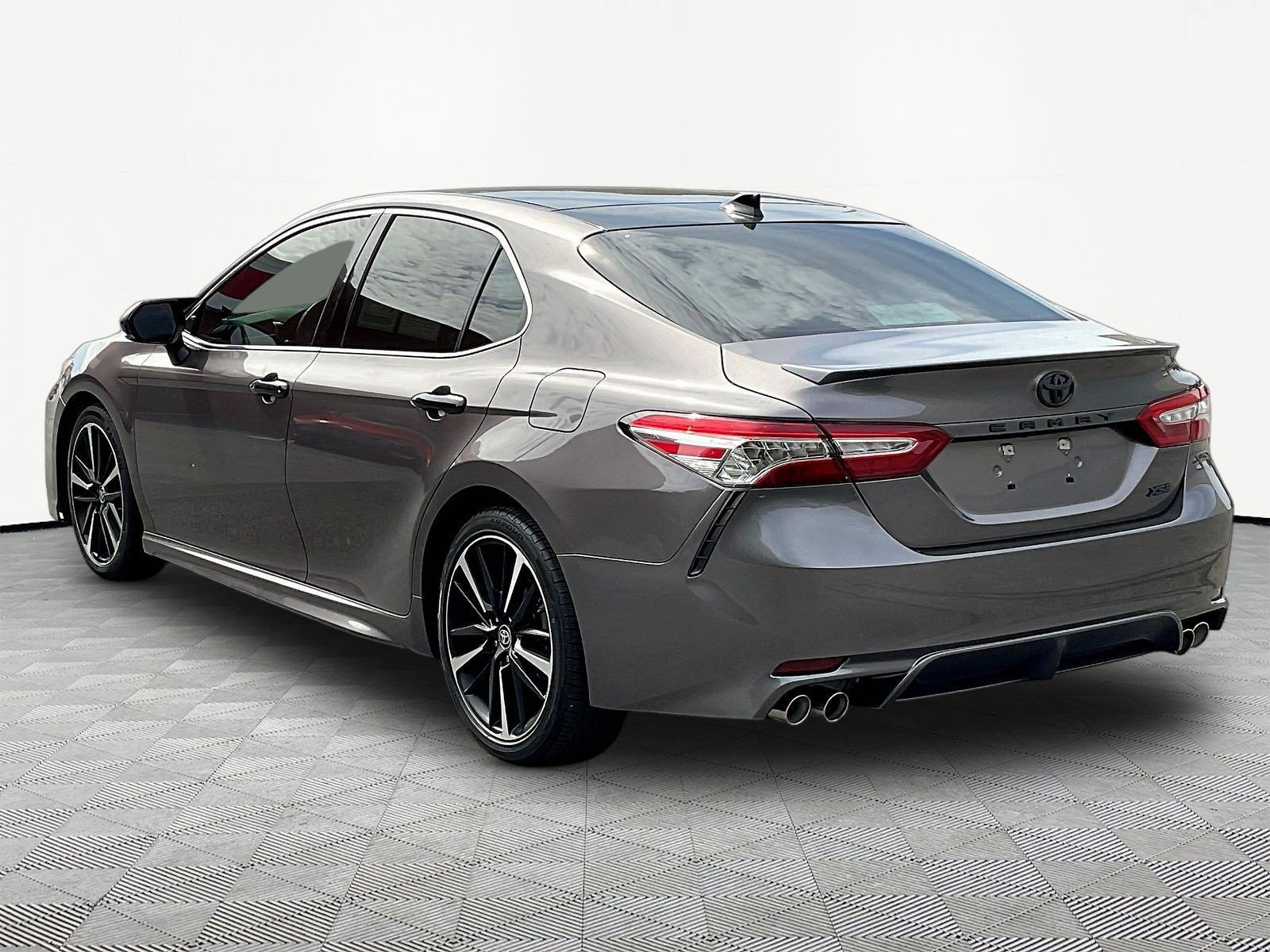 Used 2020 Toyota Camry XSE FWD image 4