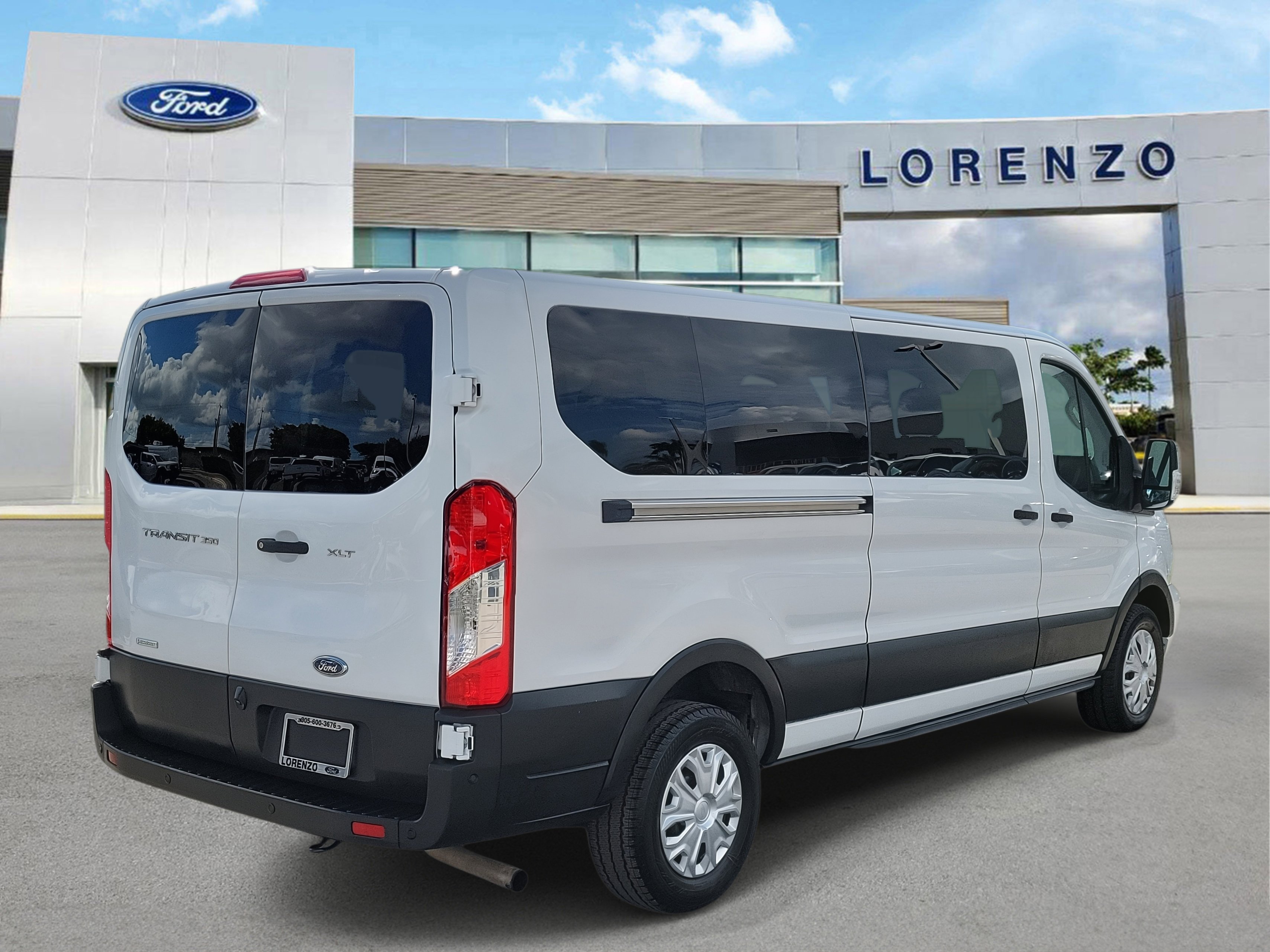 Used 2023 Ford Transit 350 XLT image 5