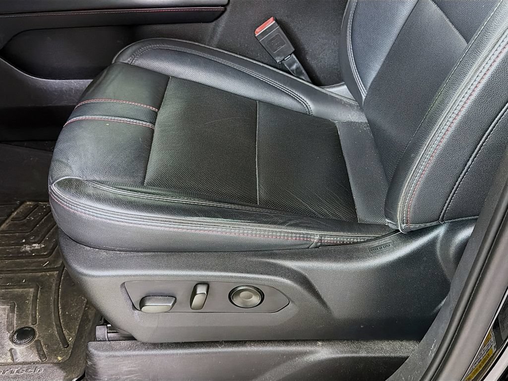 Used 2021 Chevrolet Suburban RST RWD image 24