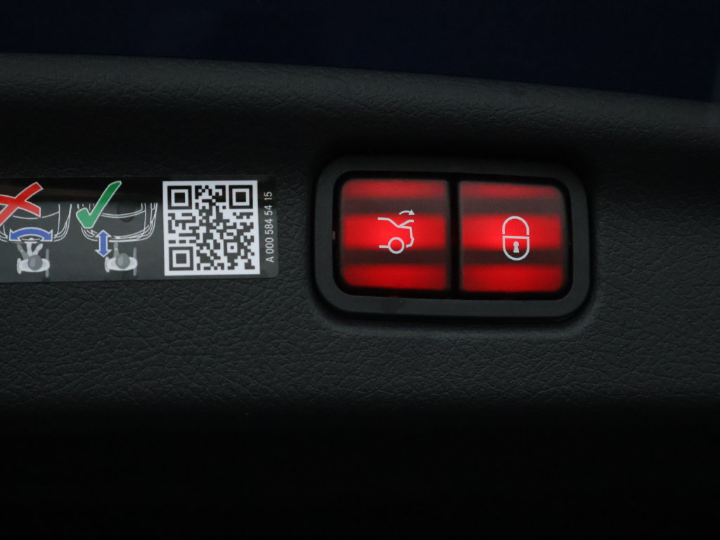 New 2026 Mercedes-Benz C 300 4MATIC Sedan image 16
