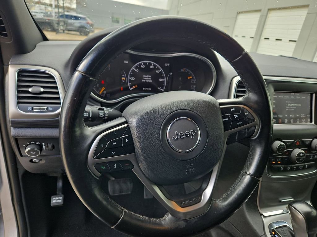 Used 2020 Jeep Grand Cherokee Laredo image 16