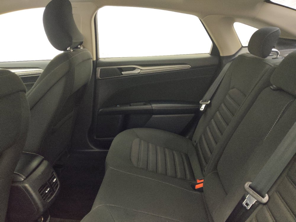 Used 2019 Ford Fusion SE FWD image 18