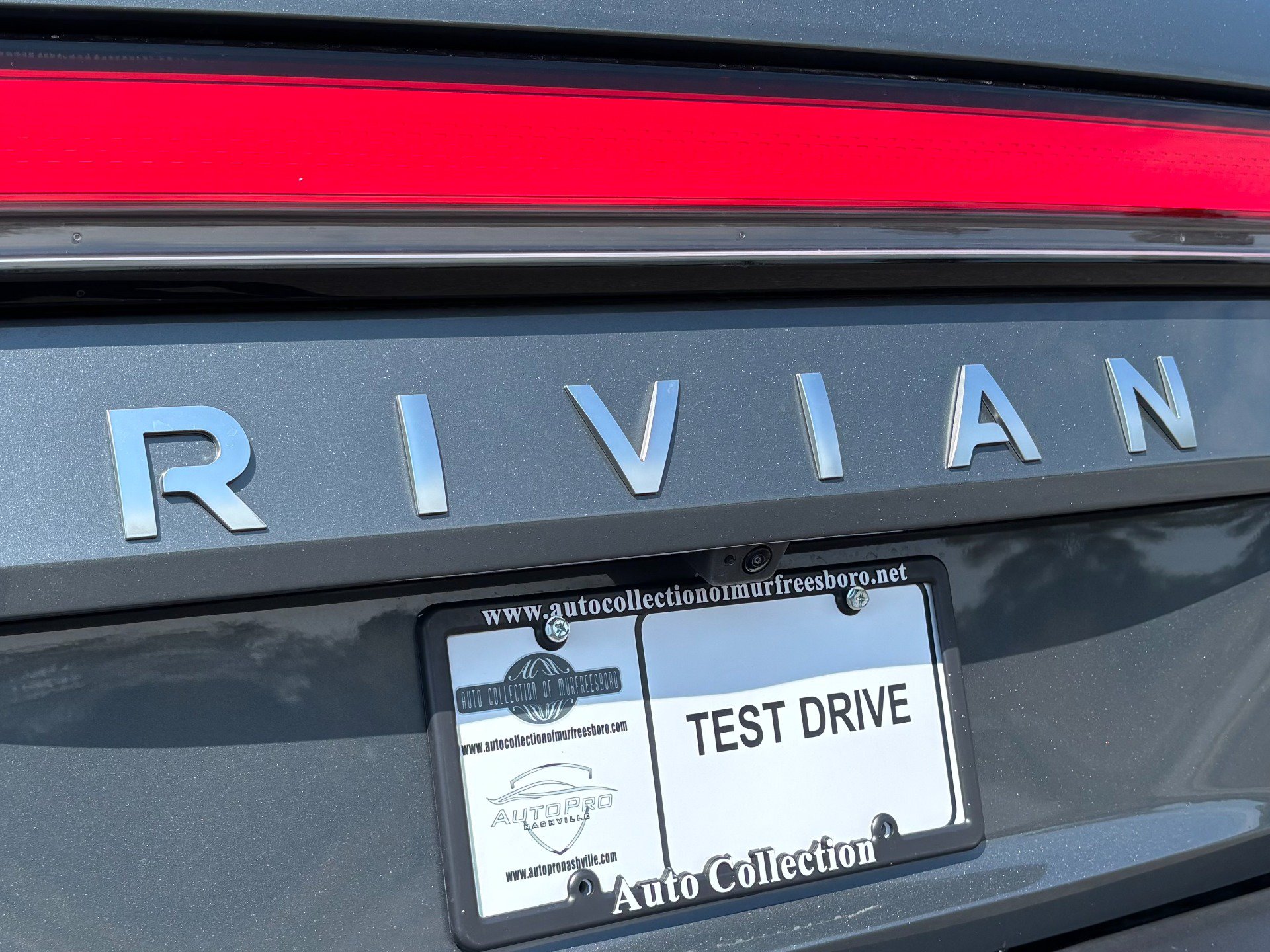 Used 2024 Rivian R1S Adventure Dual AWD/4WD image 52