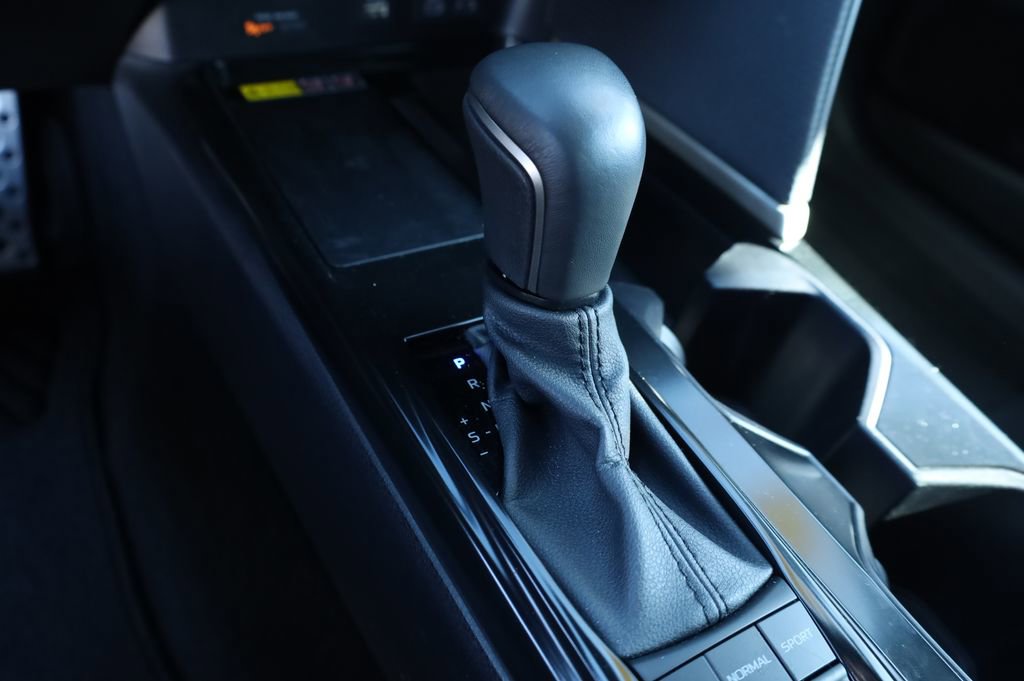 Used 2025 Toyota Camry SE image 8