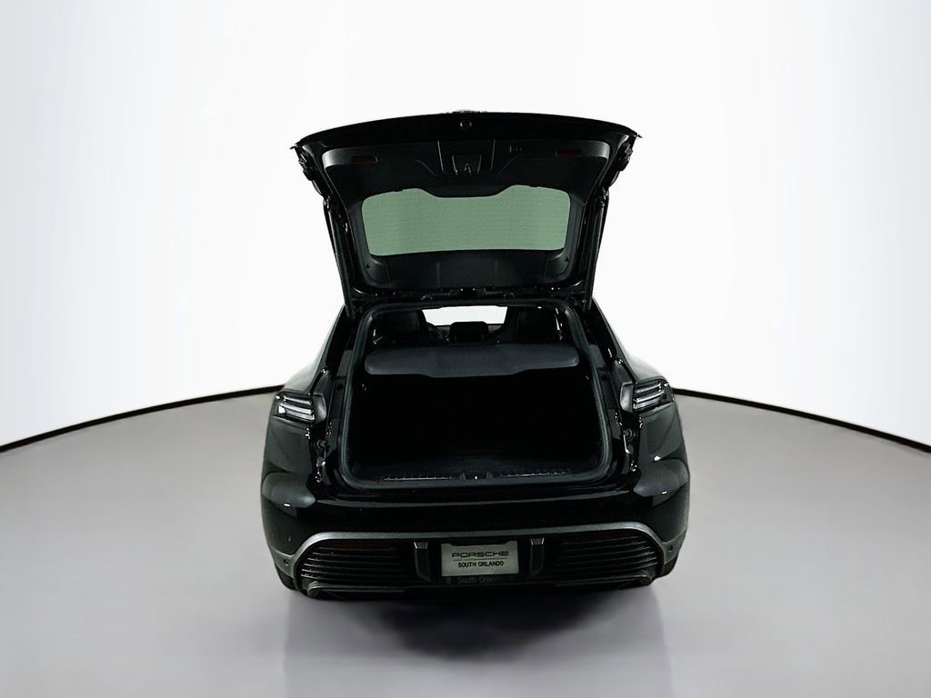 Certified 2025 Porsche Macan Electric RWD image 27