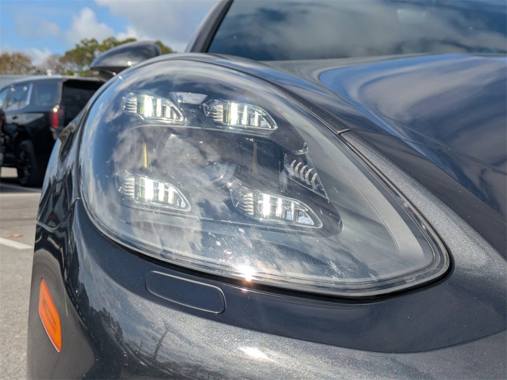 Used 2018 Porsche Panamera 4 image 9
