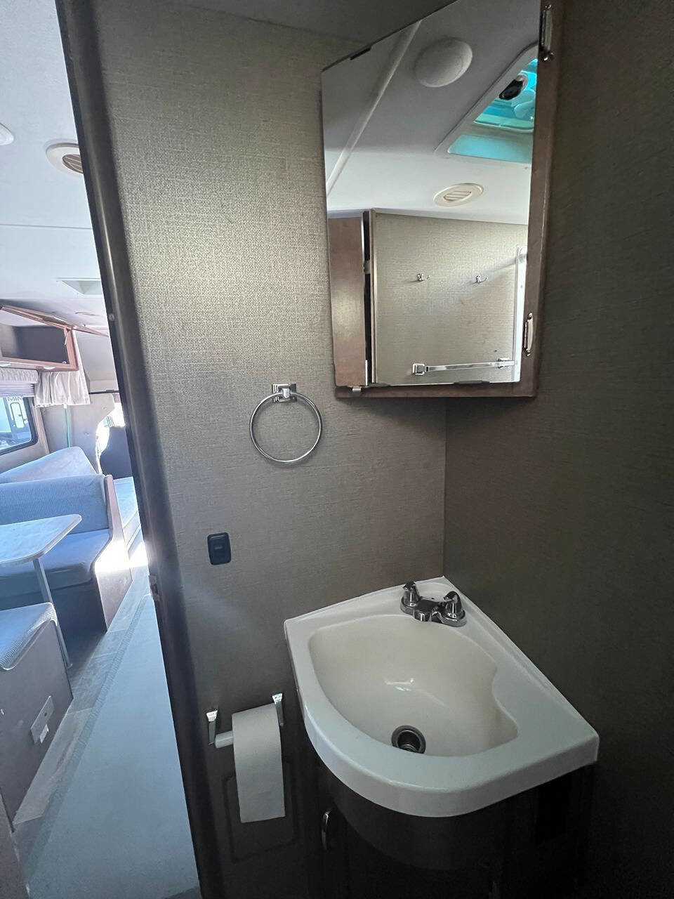 Used 2018 Ford E-350 and Econoline 350 Super Duty w/ Motorhome Prep Package image 34