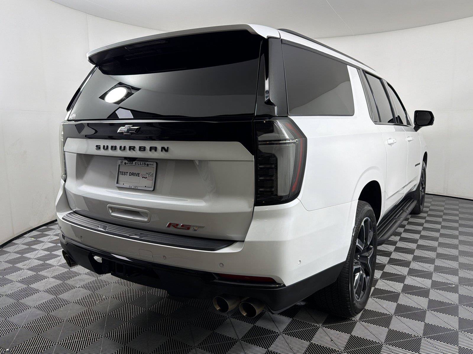 Used 2025 Chevrolet Suburban RST w/ Comfort Package RWD image 6