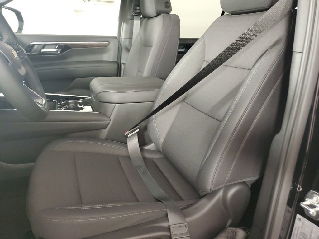 New 2026 Chevrolet Suburban LS RWD image 12