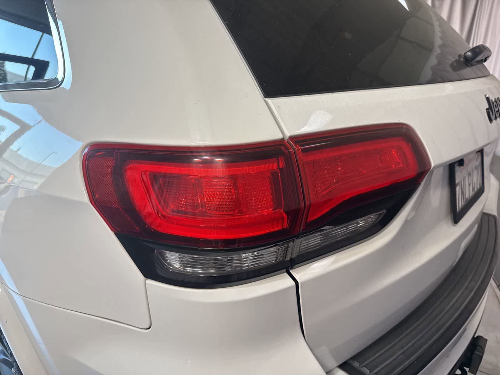 Used 2015 Jeep Grand Cherokee Altitude RWD image 13
