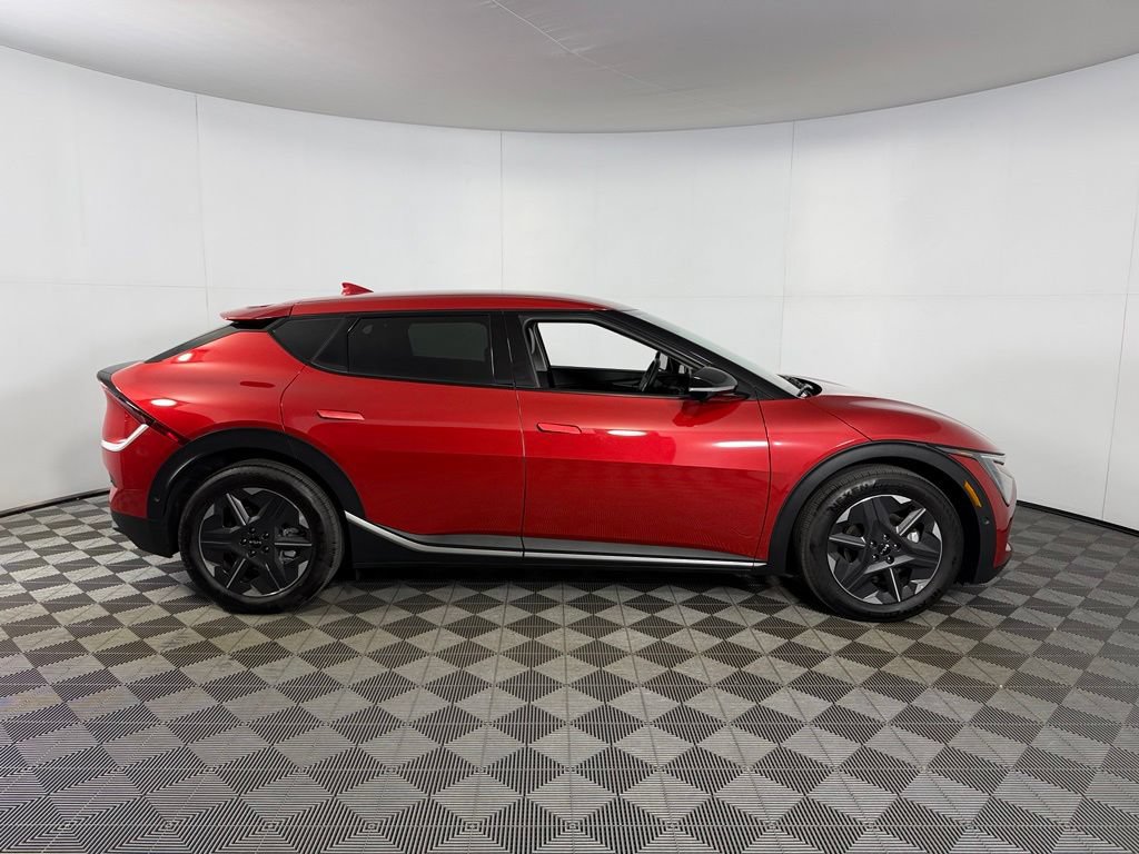 Used 2025 Kia EV6 Light w/ Light LR Technology Package RWD image 5