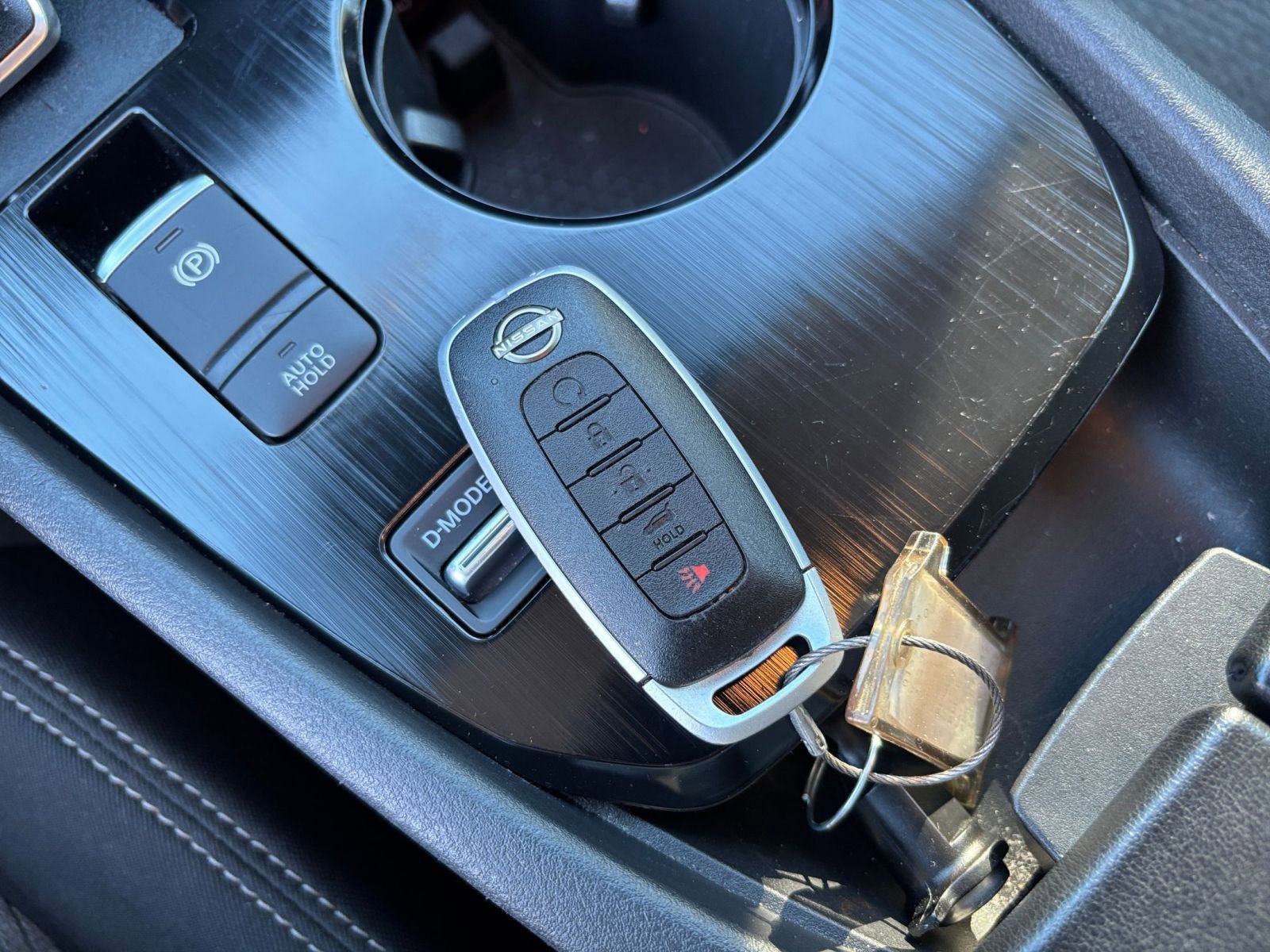 Used 2025 Nissan Rogue SV FWD image 21