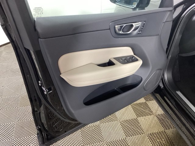 New 2026 Volvo XC60 T8 Plus w/ Protection Package Premier AWD/4WD image 16