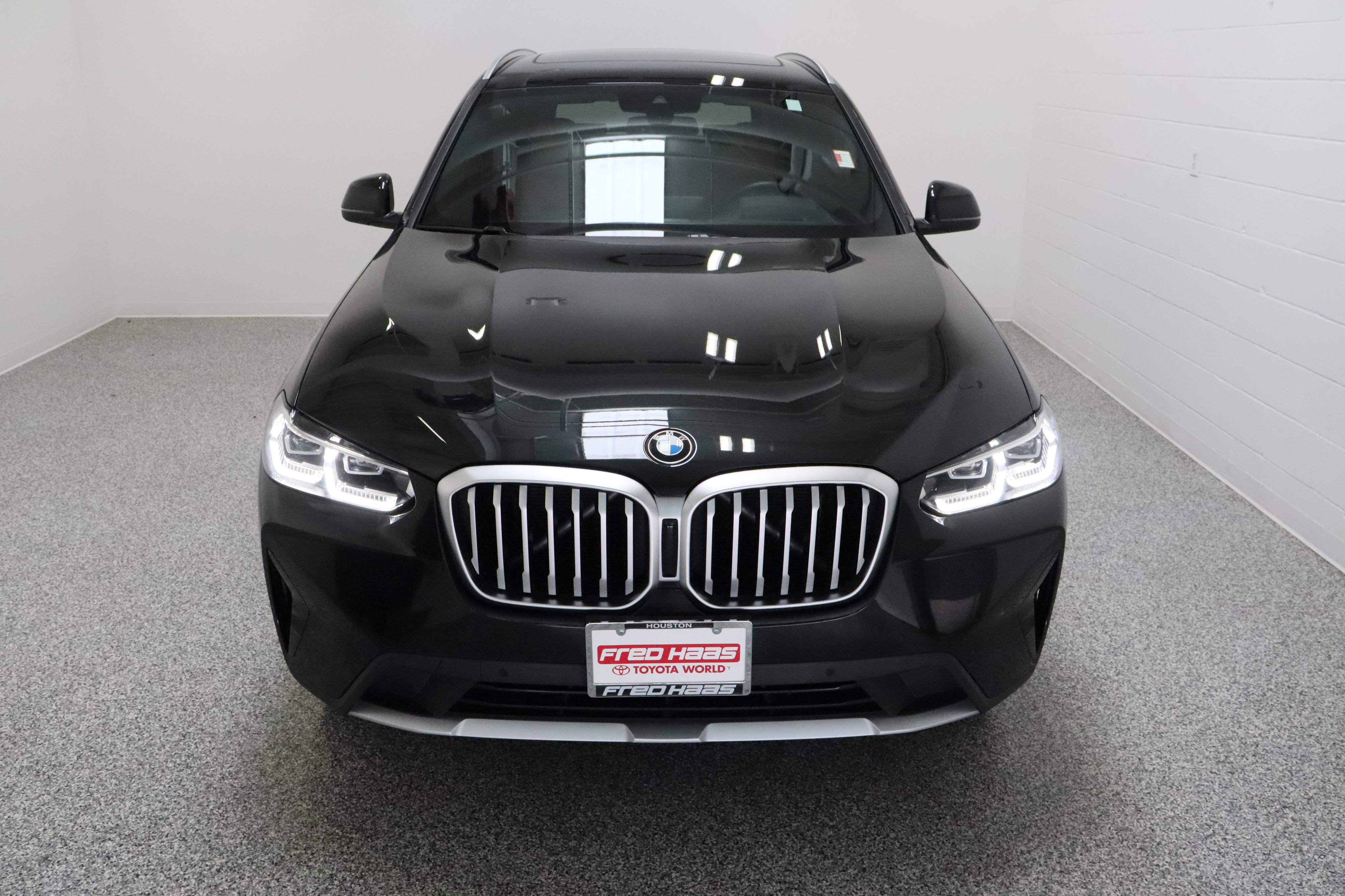 Used 2024 BMW X3 sDrive30i w/ Premium Package image 3