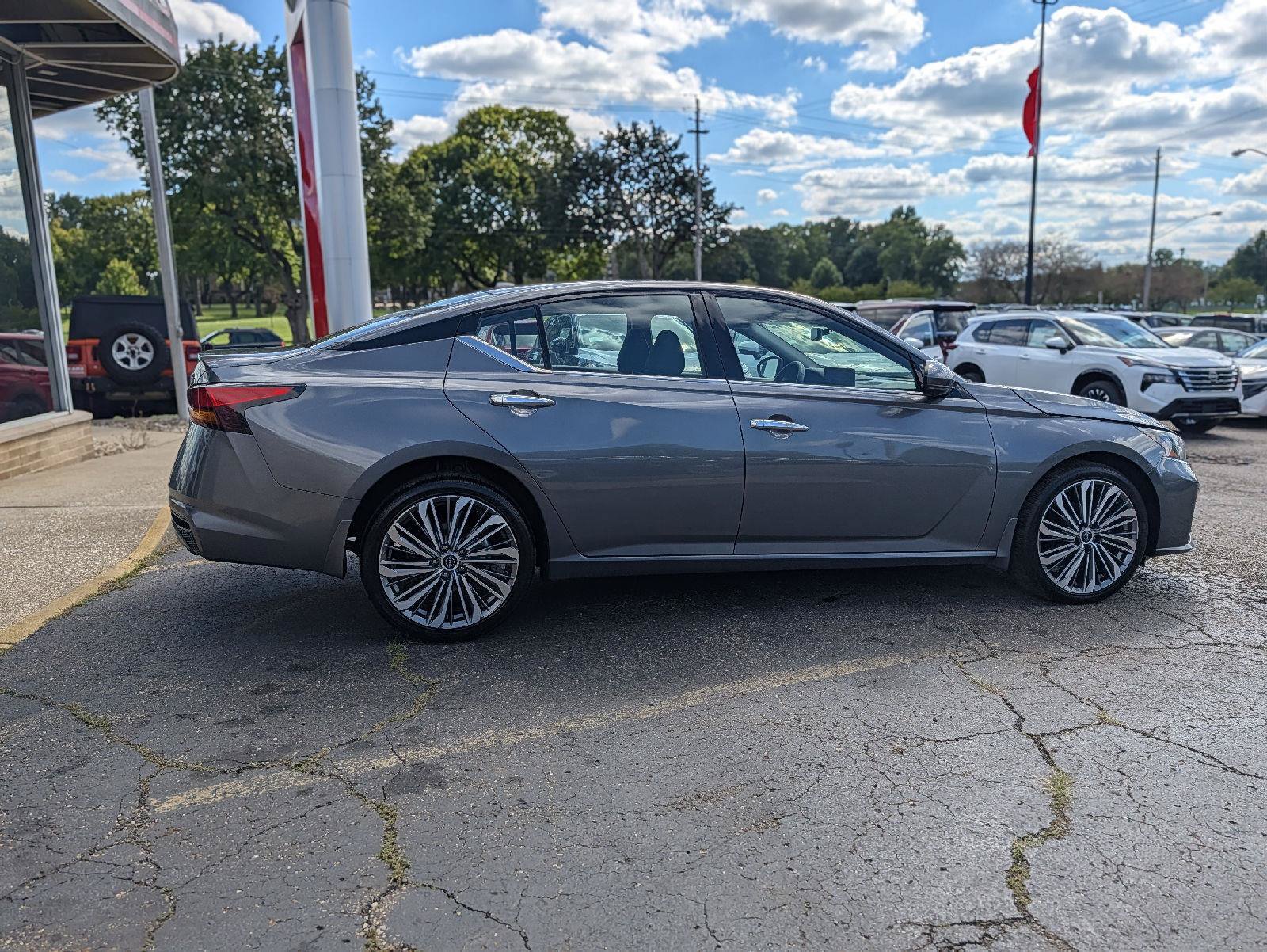 Used 2024 Nissan Altima 2.5 SL AWD/4WD image 15