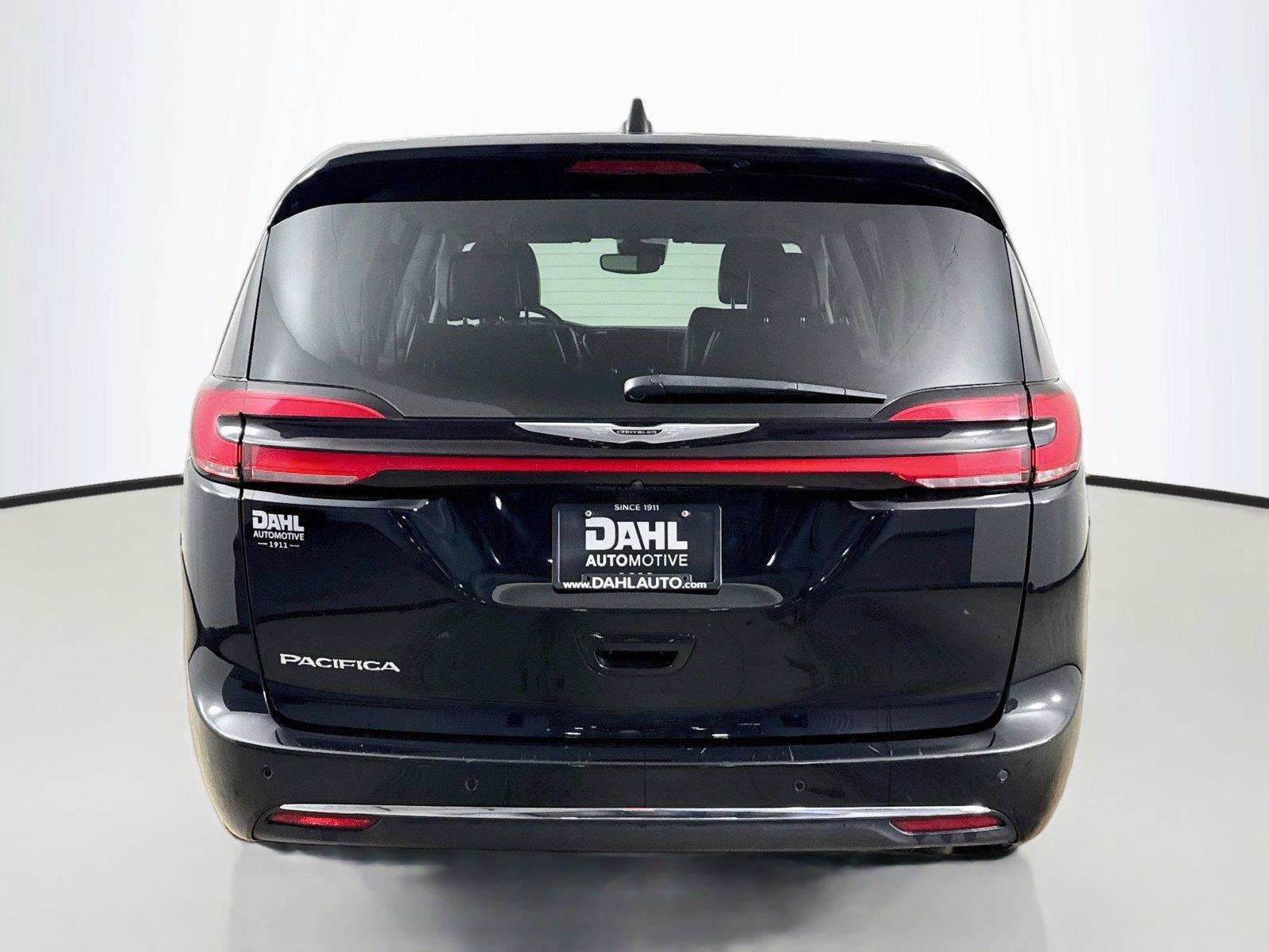 Used 2024 Chrysler Pacifica Touring-L FWD image 12