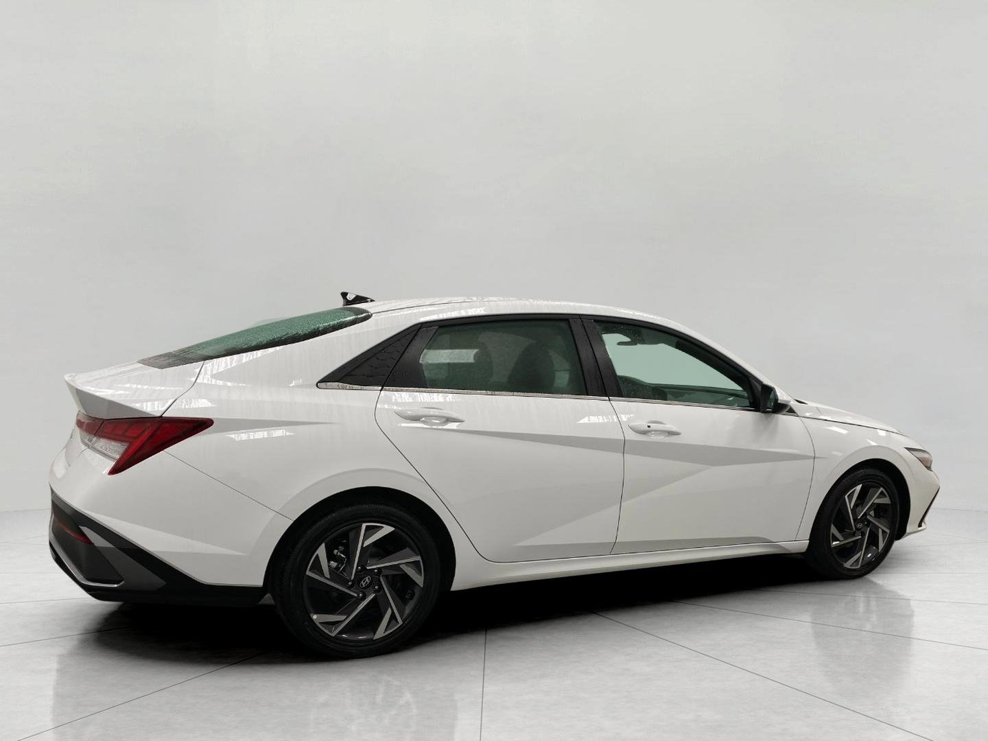 Used 2025 Hyundai Elantra SEL image 3