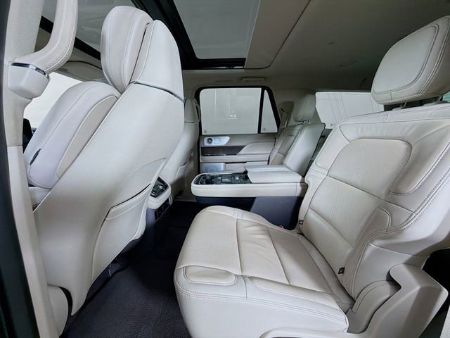 Used 2020 Lincoln Navigator Reserve w/ Luxury Package AWD/4WD image 28