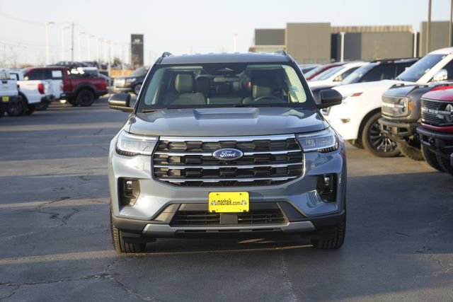 Used 2025 Ford Explorer Active w/ Active Comfort Package image 3