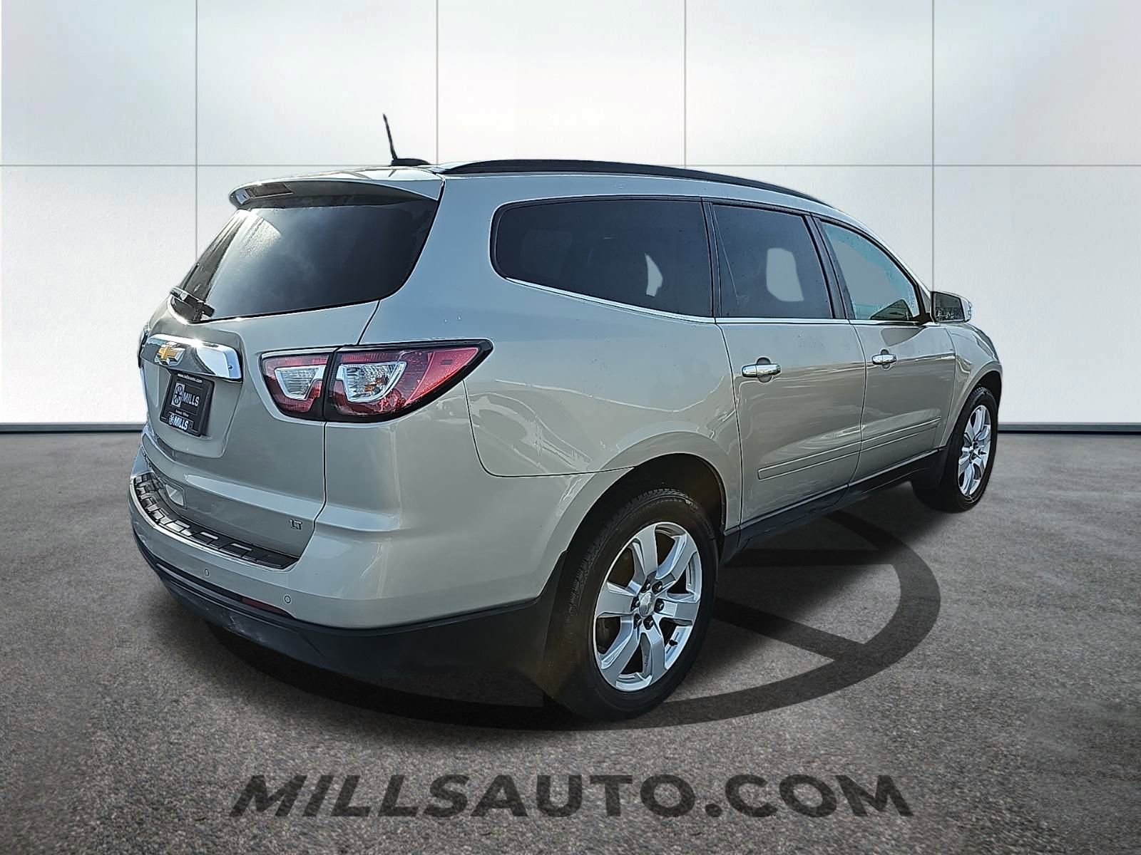 Used 2017 Chevrolet Traverse LT w/ Style and Technology Package image 6