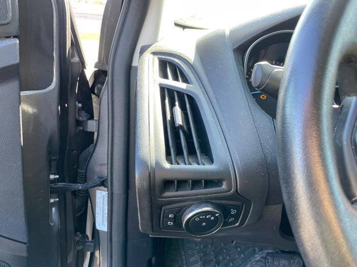 Used 2013 Ford Focus SE FWD image 34