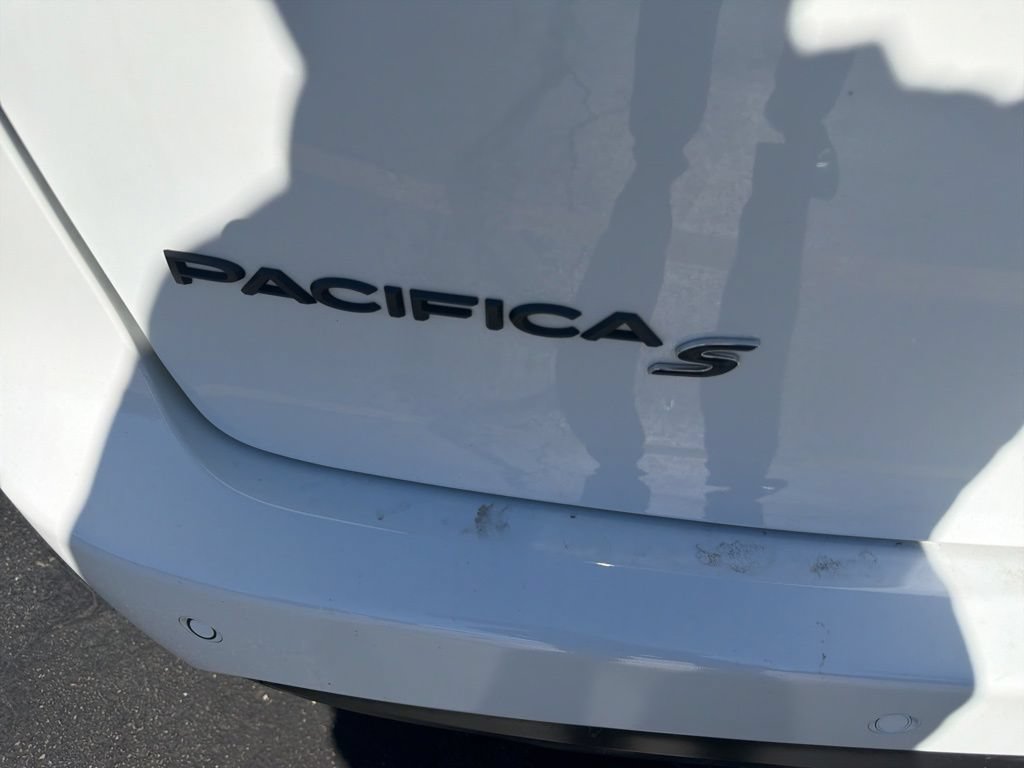 Used 2024 Chrysler Pacifica Limited FWD image 5