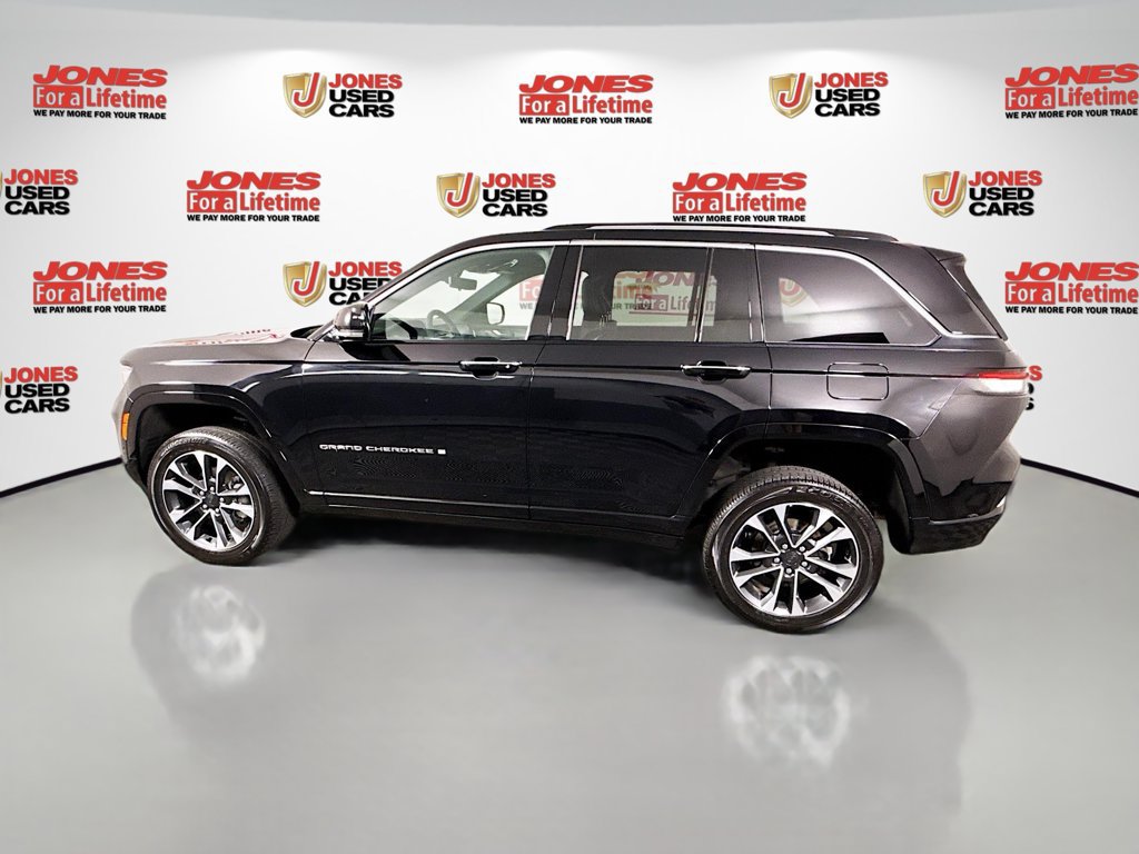 Used 2023 Jeep Grand Cherokee Overland w/ Luxury Tech Group IV AWD/4WD image 17