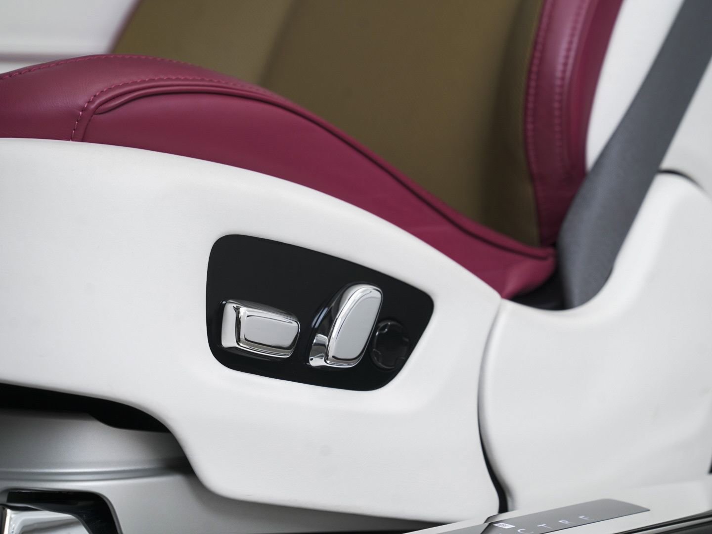 Certified 2024 Rolls-Royce Spectre w/ Spectre Launch Package image 21