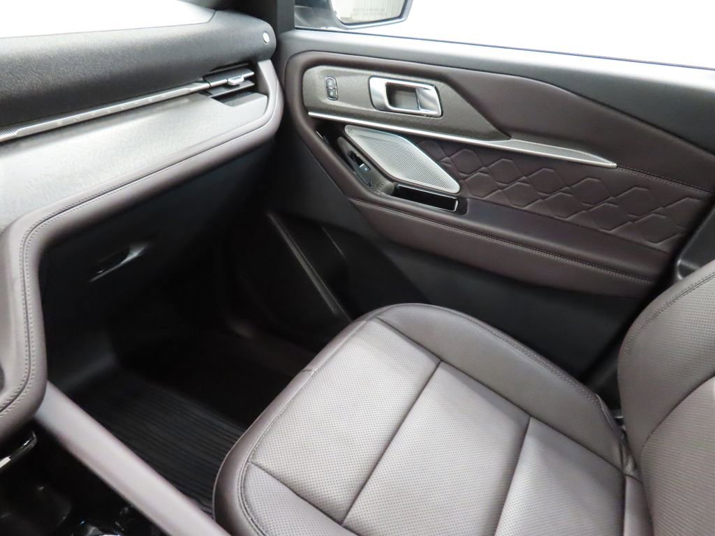 Used 2025 Ford Explorer Platinum w/ Ultimate Package image 30