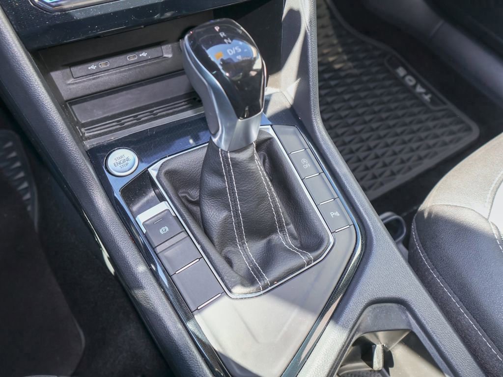 Certified 2025 Volkswagen Taos SE FWD image 25